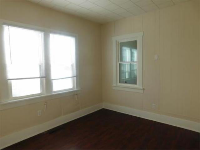 1010 N 5th St - Photo 2 of 6