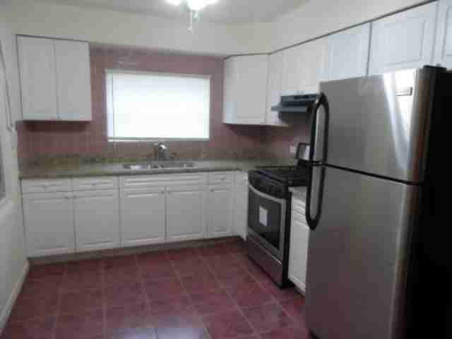 16214 Richmond Ave - Photo 2 of 6