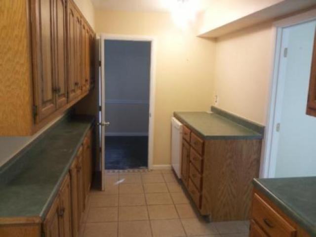 6480 N Oxford St - Photo 3 of 6