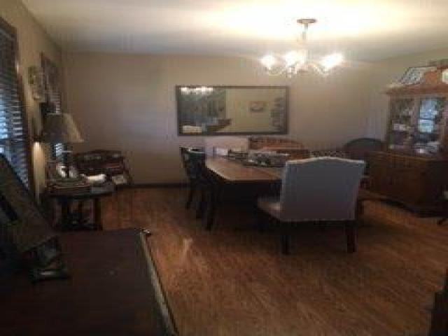 1301 Meadow Glen Dr - Photo 2 of 6