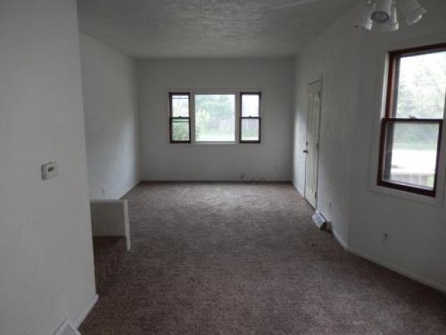 2109 W 6th St - Photo 3 of 6