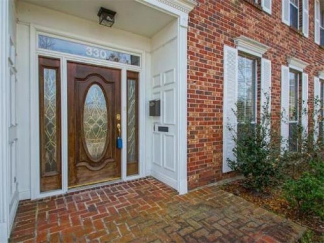 330 Leslie Ln - Photo 2 of 6