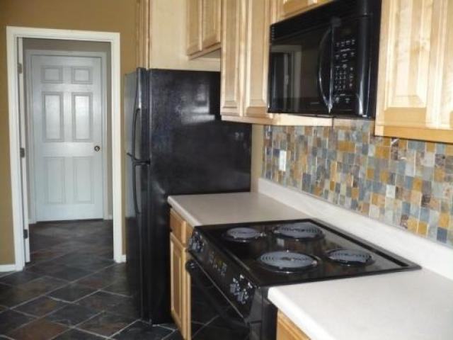 9208 Boehm Dr - Photo 2 of 6