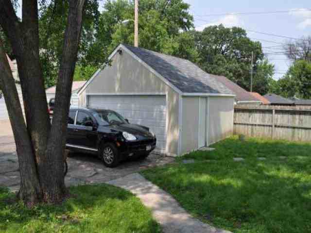 4542 Cedar Ave S - Photo 3 of 6