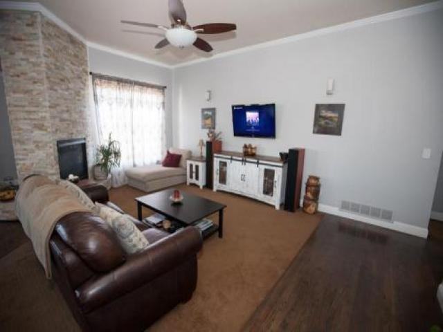 6106 Hamilton Ct - Photo 2 of 6