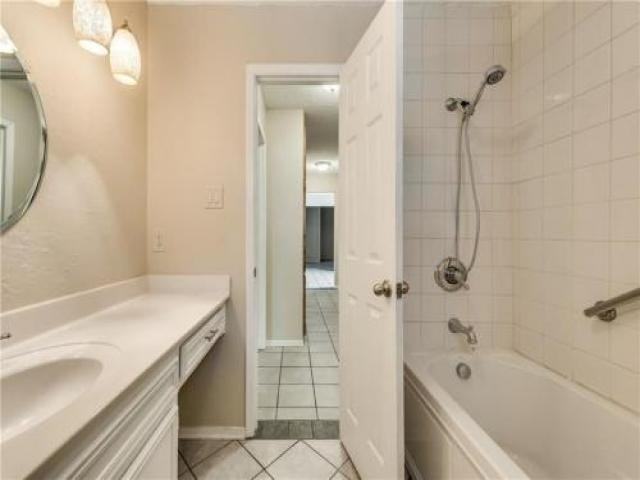 925 Old Mill Cir - Photo 2 of 6