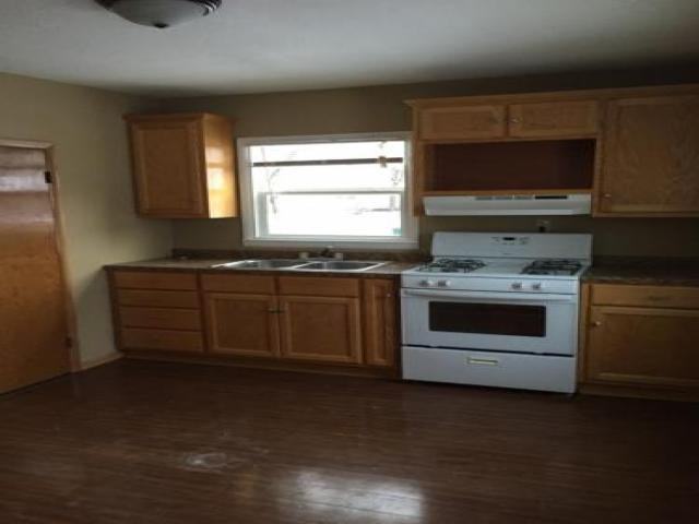 541 Broadway Ave N - Photo 2 of 2