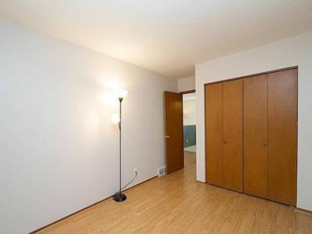 703 Garnet Dr - Photo 3 of 6