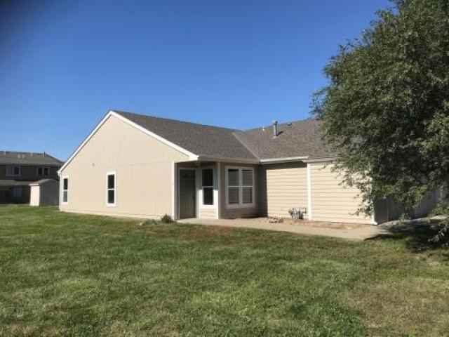 301 Washington St - Photo 2 of 6