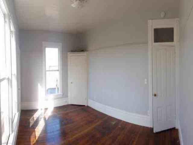 1079 12th St - Photo 2 of 6