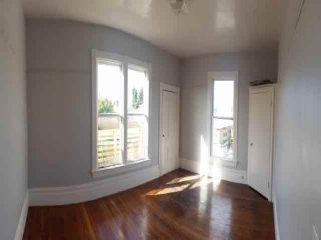 1079 12th St - Photo 3 of 6