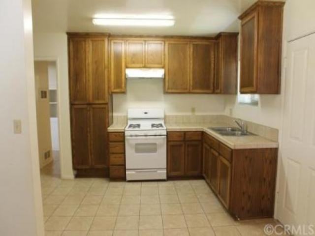 947 W Orange St - Photo 2 of 6