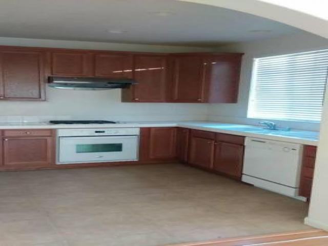 525 Ravenna Way - Photo 3 of 6