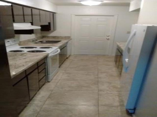 15066 N 30th Dr - Photo 2 of 6