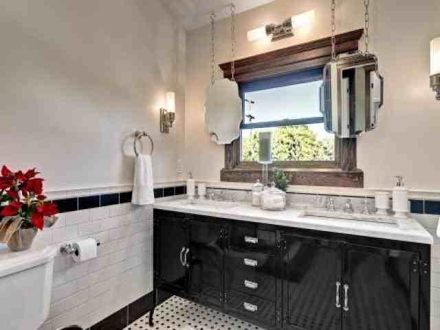 1302 8th St - Photo 3 of 6