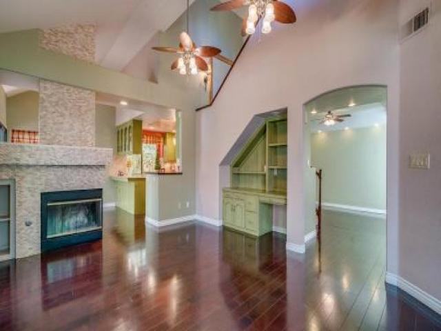 8233 Sheffield Ln - Photo 3 of 5