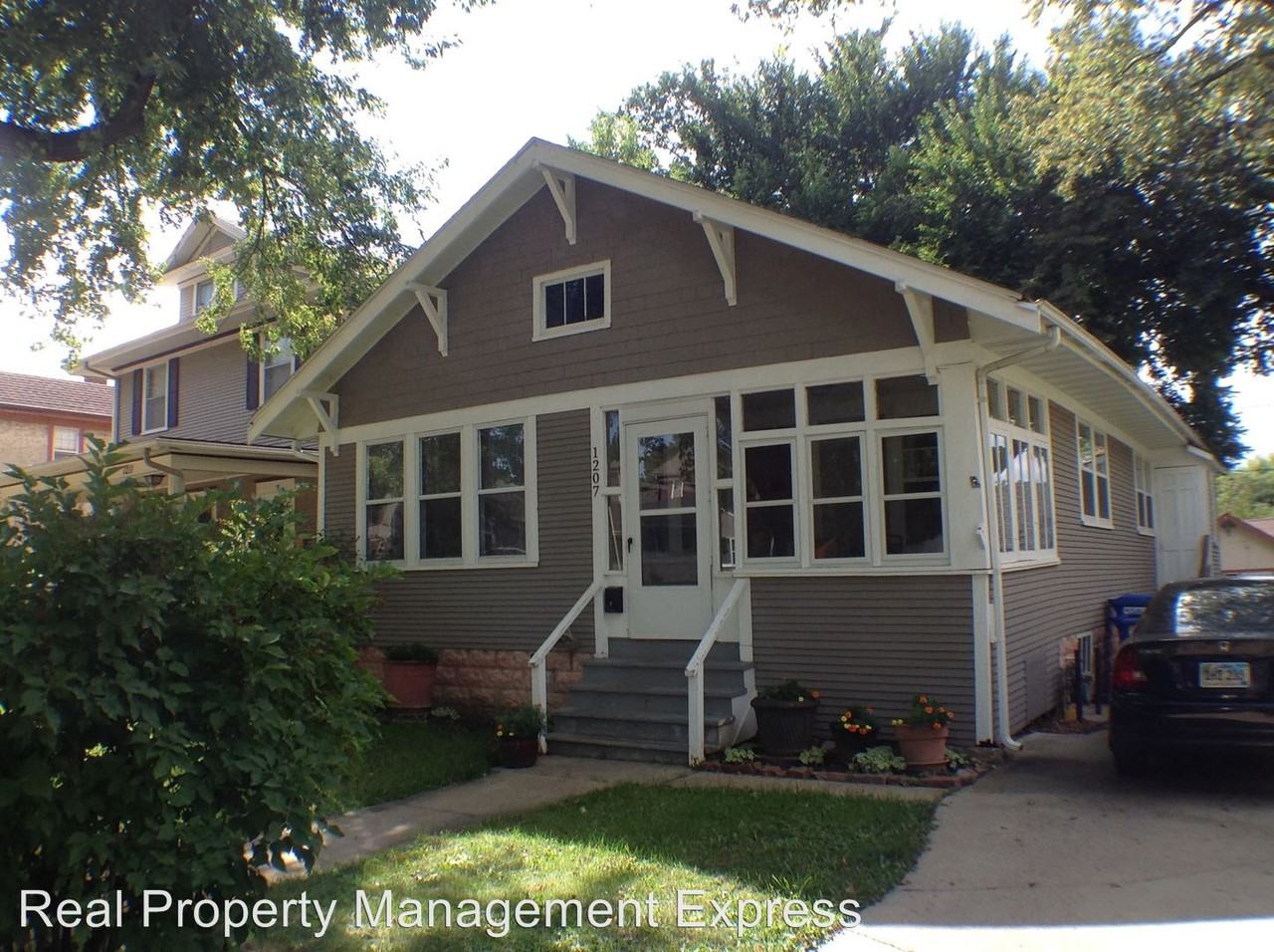 1207 S Phillips Ave - Photo 3 of 26