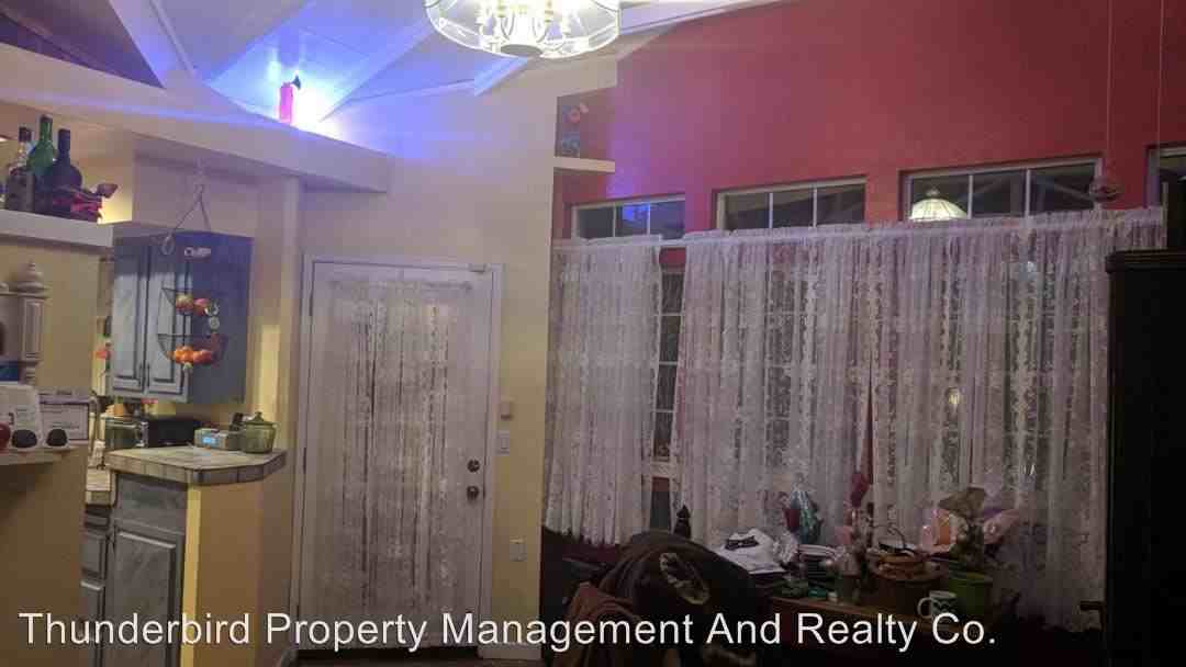 10421 Sierra Bonita Ave NE - Photo 3 of 19