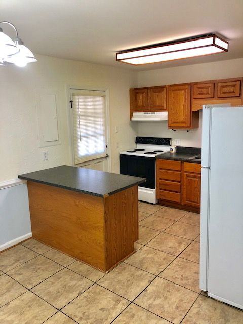 4804 Bromley Ln - Photo 3 of 12
