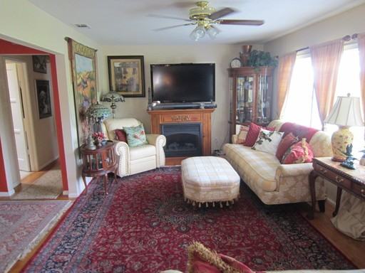 4352 Hawk St - Photo 3 of 24