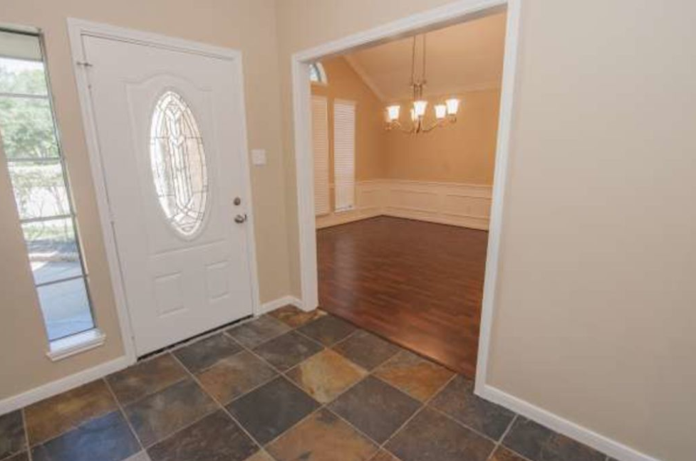 2113 Pleasant Valley Drive - Photo 2 of 10