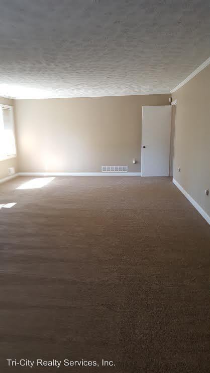 370 Georgia Ave - Photo 2 of 13