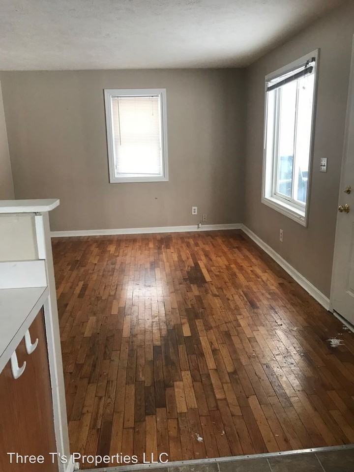 475 Crossman St - Photo 2 of 6