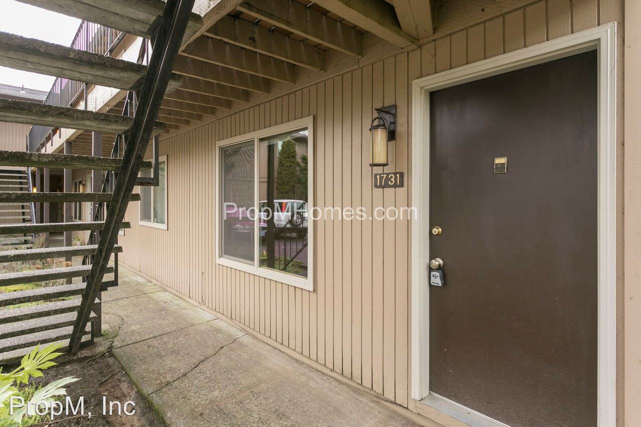 1731 NE 27th Ave - Photo 2 of 13