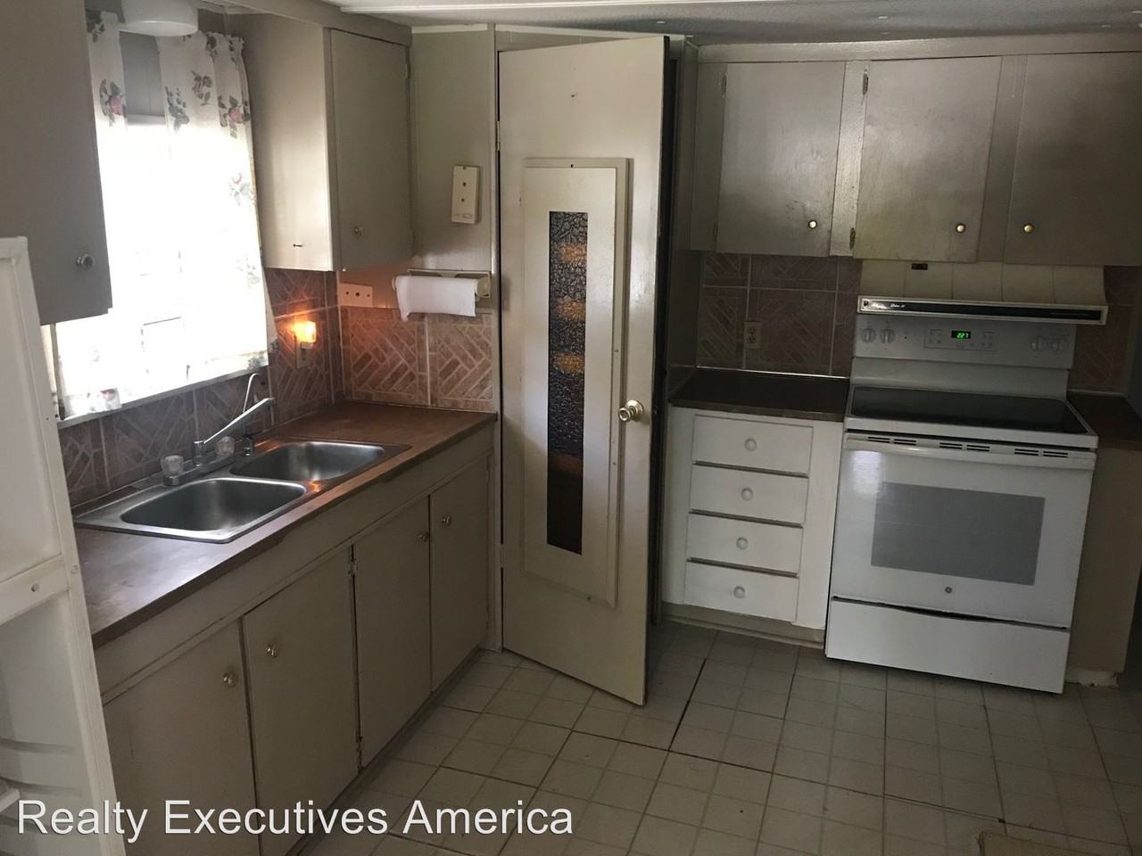 9020 Rye St - Photo 2 of 7