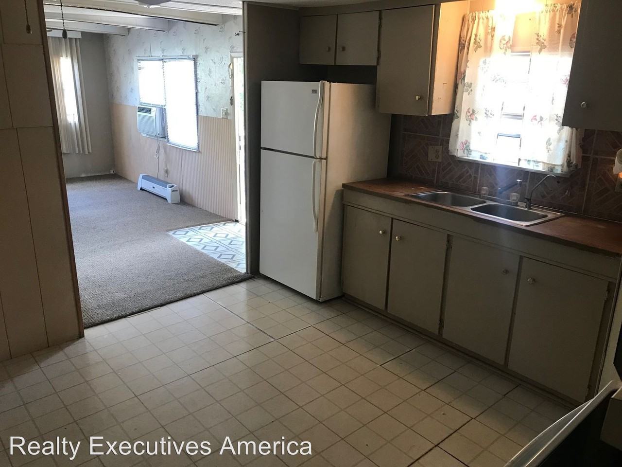 9020 Rye St - Photo 3 of 7