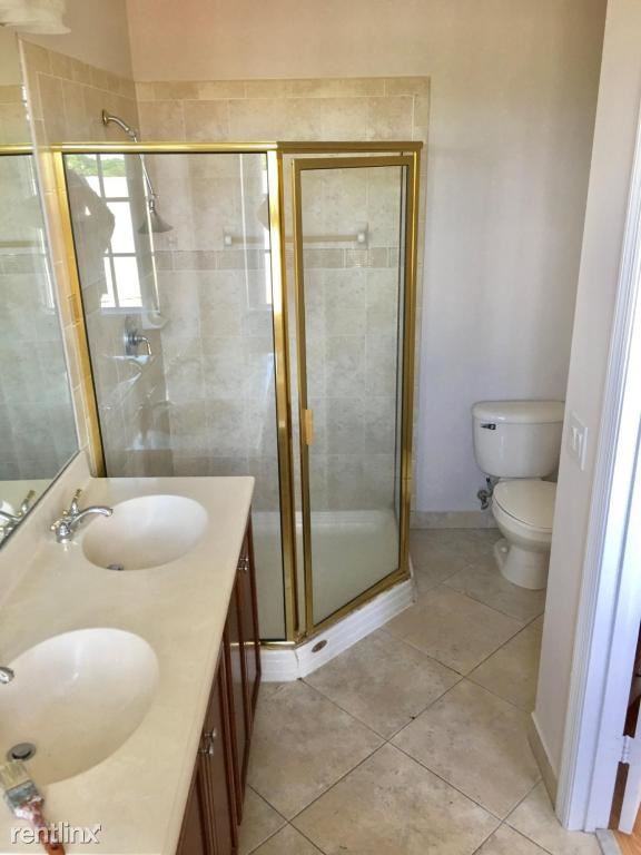 290 NE 5th Ave - Photo 3 of 25