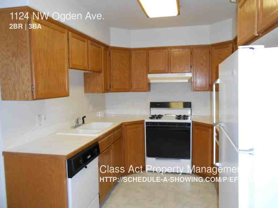 1124 NW Ogden Ave - Photo 2 of 10