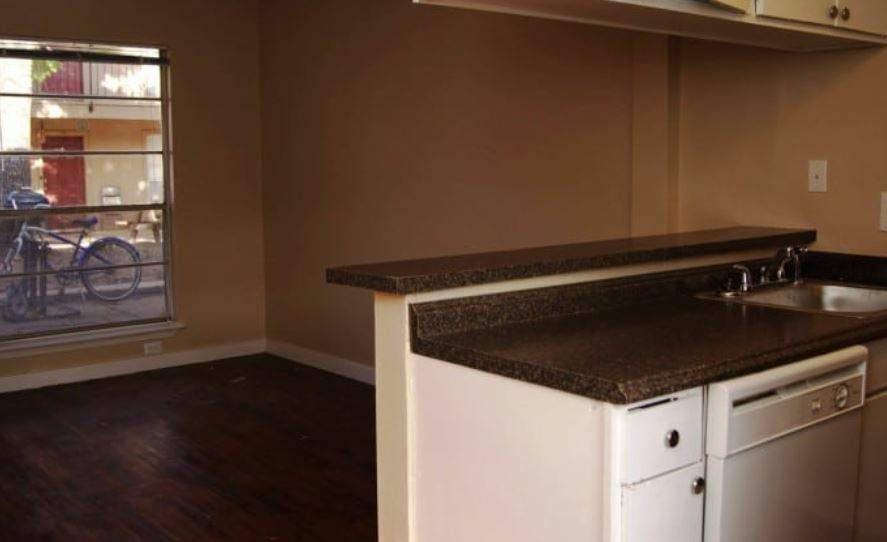 Red Oak - Photo 2 of 6