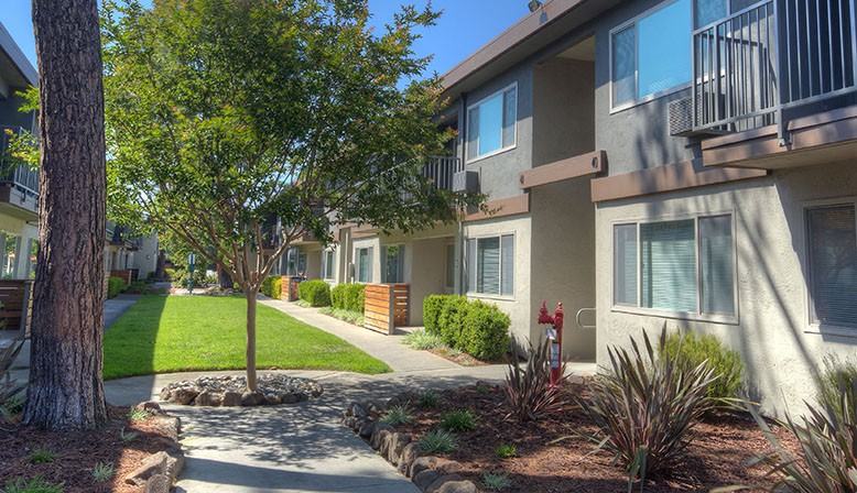 Highland Gardens - Photo 3 of 18