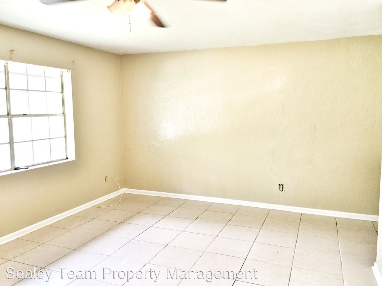 2302 Lois Ln - Photo 2 of 8