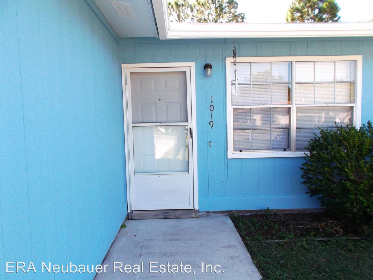 1019 Bradley Cir - Photo 2 of 7