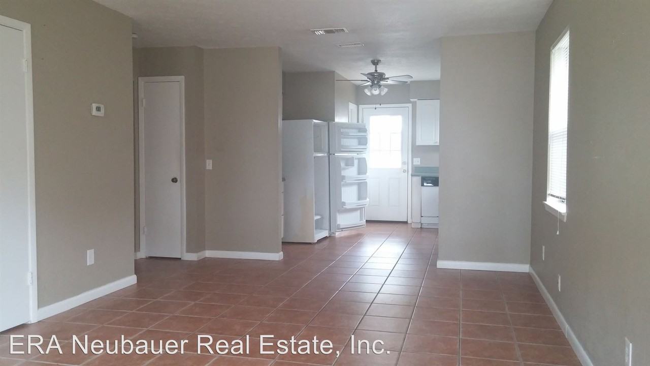 2527 Beech St - Photo 2 of 7