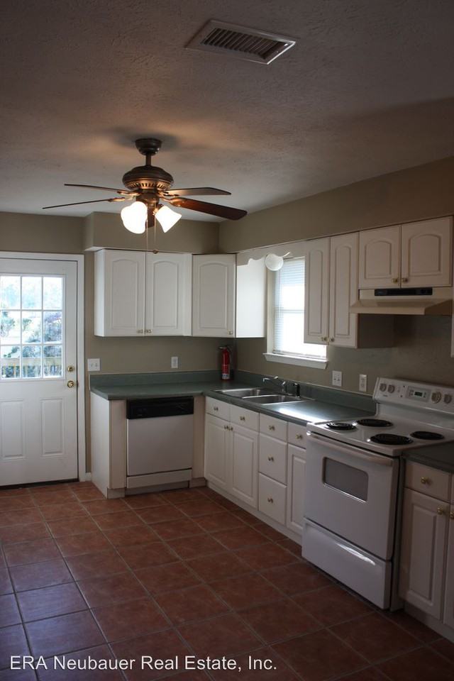 2527 Beech St - Photo 3 of 7