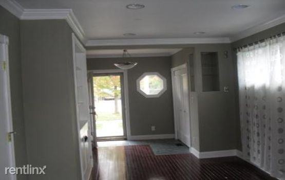 203 E Maple St - Photo 3 of 5