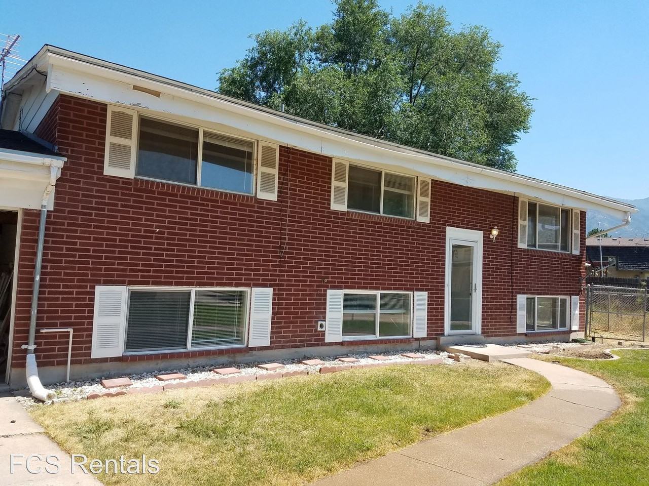 860 Maplewood Cir - Photo 2 of 9