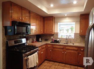 2039 Crenshaw St - Photo 3 of 8