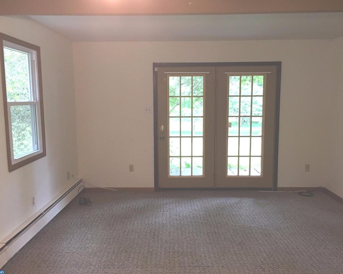 1805 Old Plains Rd - Photo 3 of 9