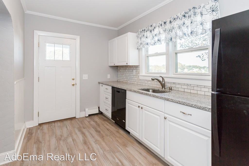 151 Summit Ave - Photo 3 of 6