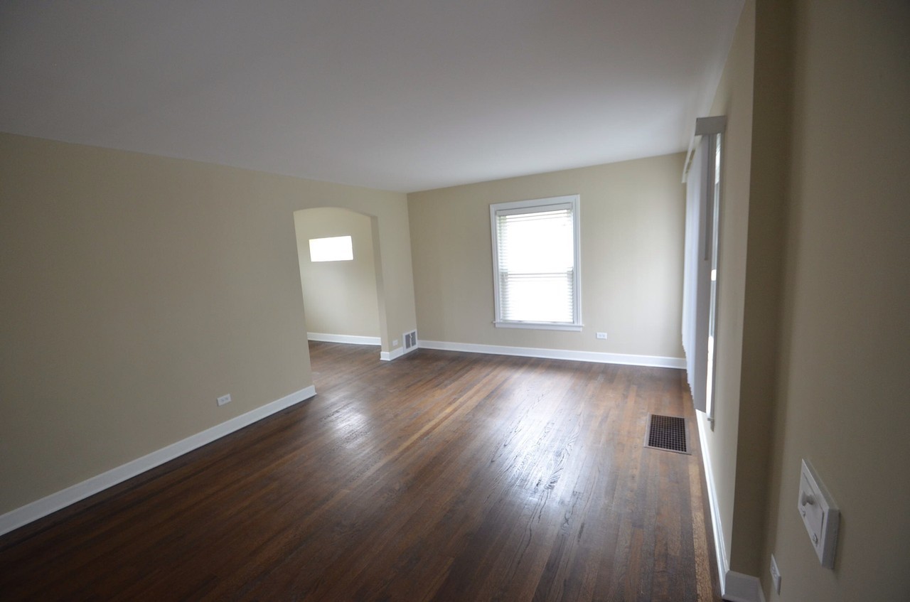 2353 S 3rd Ave - Photo 2 of 8