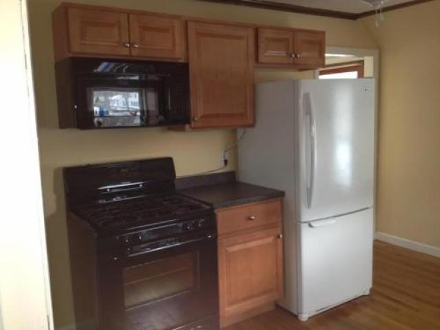 275 Center St - Photo 3 of 6