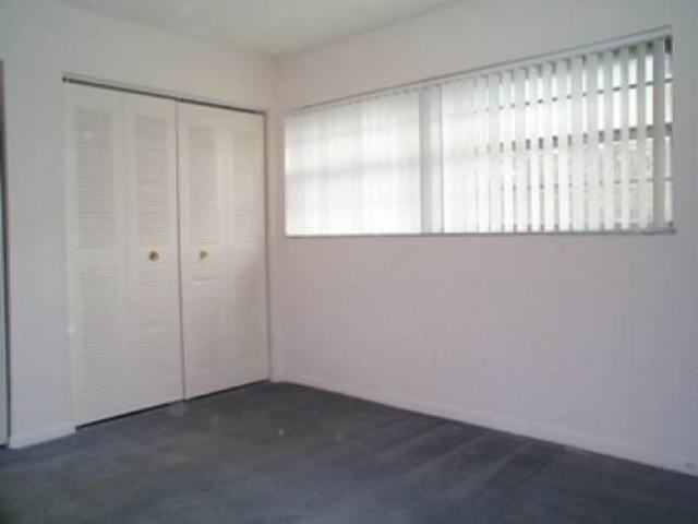 5231 59th Cir W - Photo 2 of 6