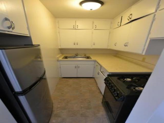 226 N Broadway St - Photo 2 of 6