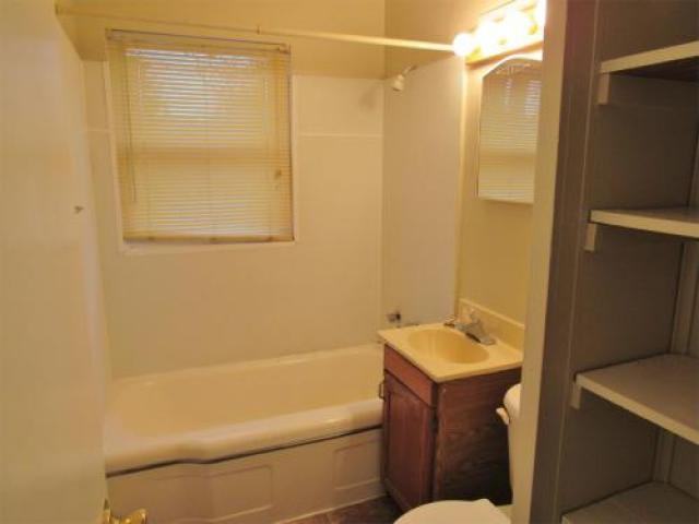 427 N Kenmore St - Photo 3 of 6