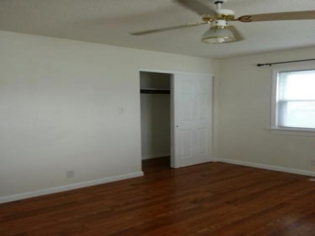 2143 C St SW - Photo 3 of 6