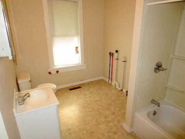 614 S Warren St - Photo 3 of 4